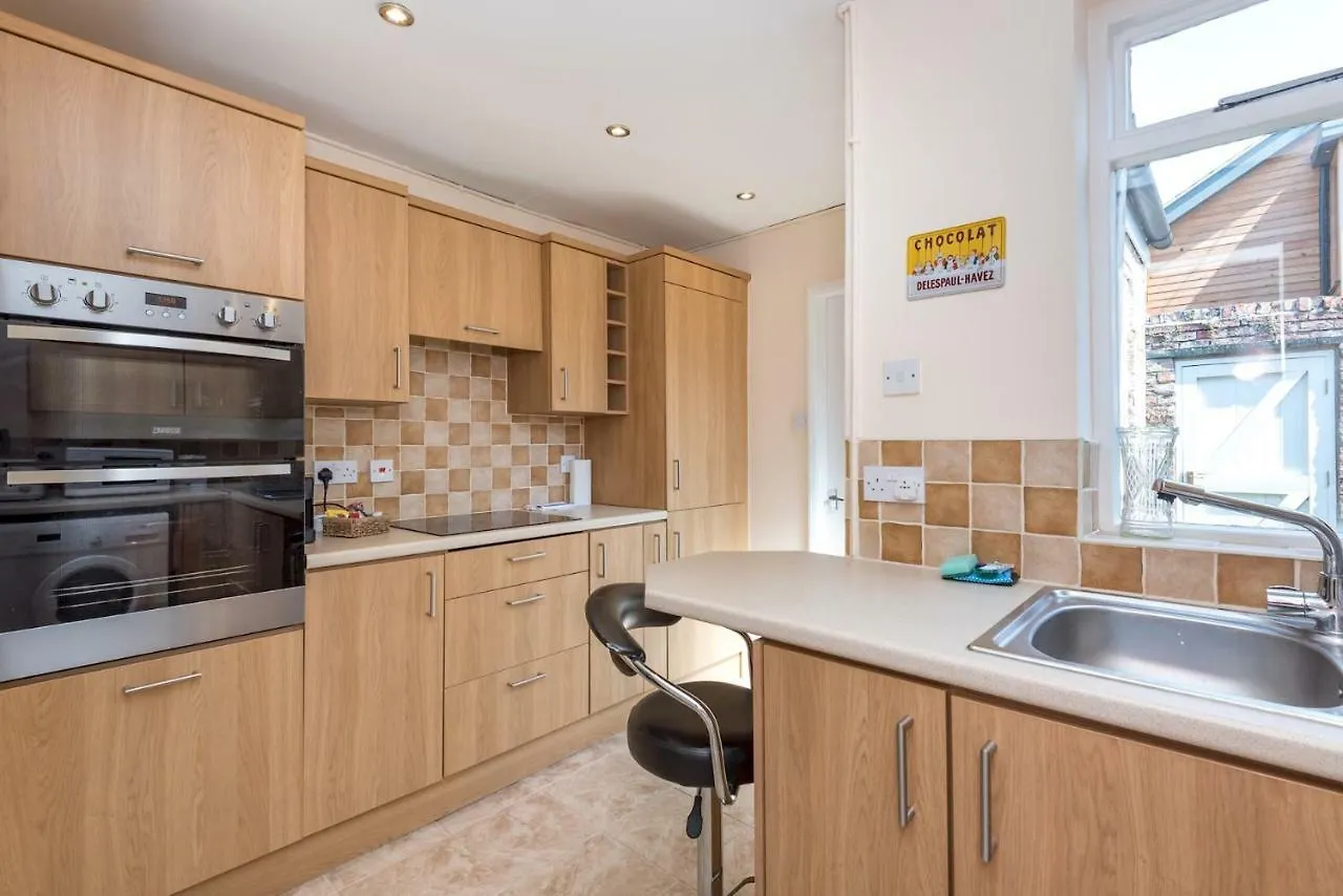 Cosy & Central Victorian House - Pass The Keys York Holiday home