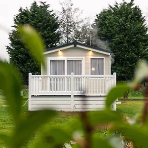  Lodge Yew Tree With Hot Tub